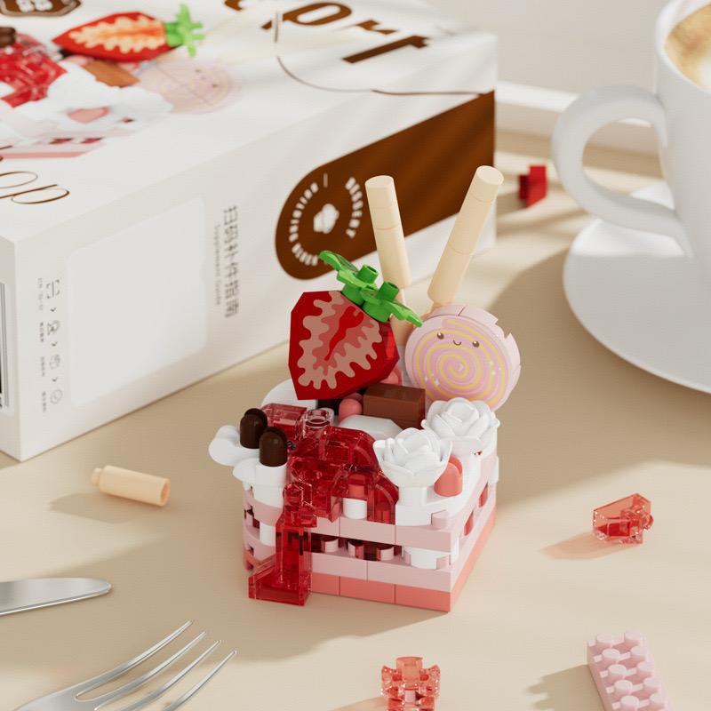 Strawberry Sweetie Cake (193 Pieces)